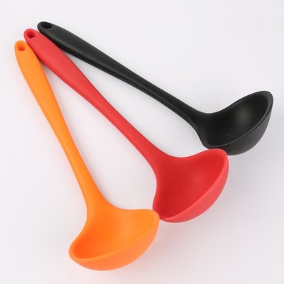 สีทึบอาหารเกรดซิลิโคนทัพพีซุปเครื่องมือการปรุงอาหารขนาด 28 * 8.5 * 3 ซม