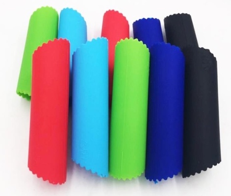 เครื่องมือห้องครัวที่มีสีสันซิลิโคนกระเทียมปอกน้ำหนักเบาใช้งานง่าย