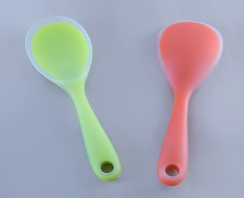 เครื่องมือห้องครัวช้อนข้าวซิลิโคนเกรดอาหารที่มีสีโปร่งแสง