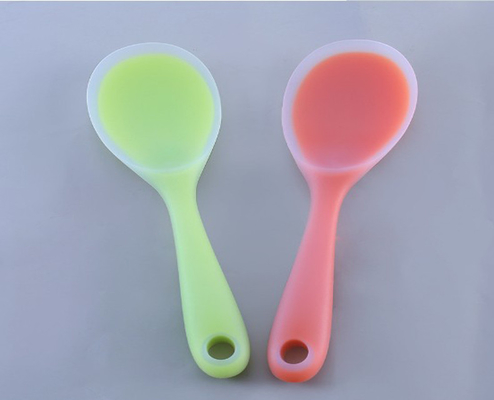 เครื่องมือห้องครัวช้อนข้าวซิลิโคนเกรดอาหารที่มีสีโปร่งแสง